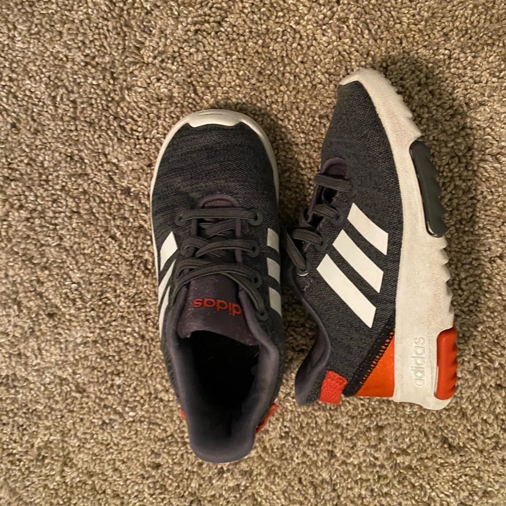 Toddler tennis shoes